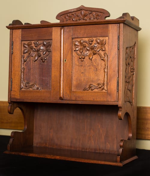 Cabinet.